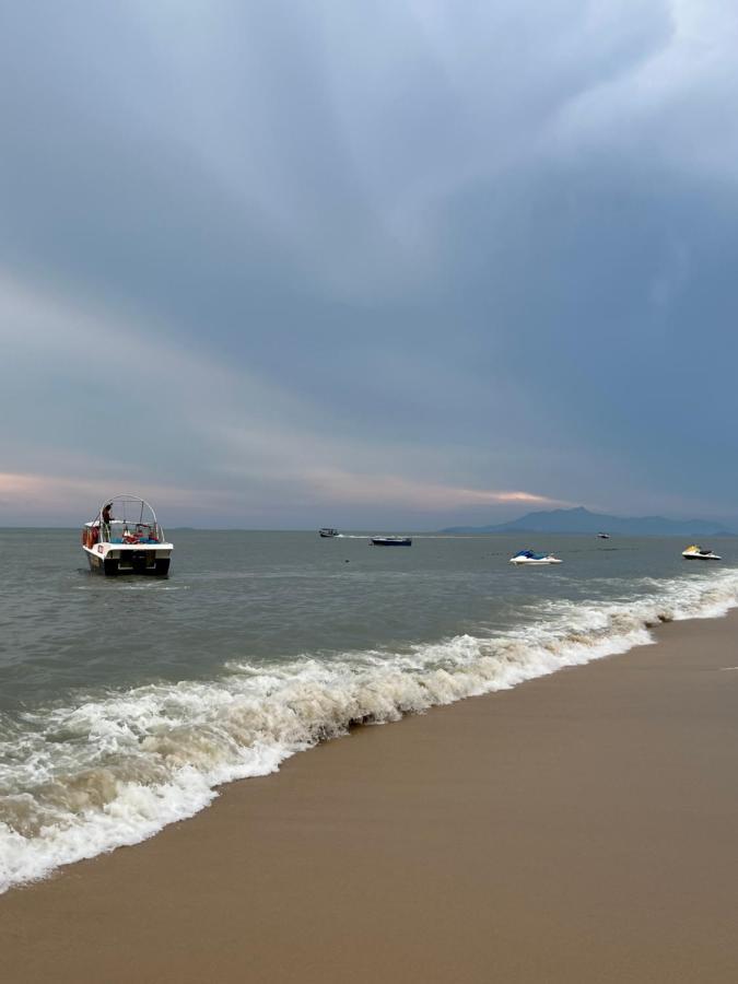 By The Sea Beachfront Designer Suites Penang - Managed By Art Of Tree Batu Ferringhi Exterior foto