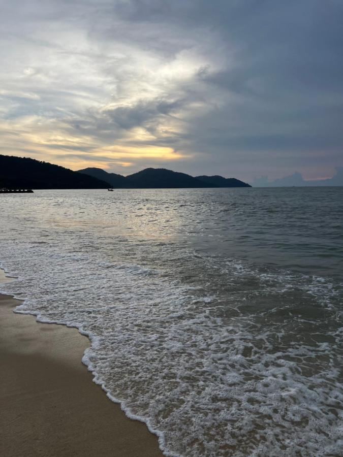 By The Sea Beachfront Designer Suites Penang - Managed By Art Of Tree Batu Ferringhi Exterior foto