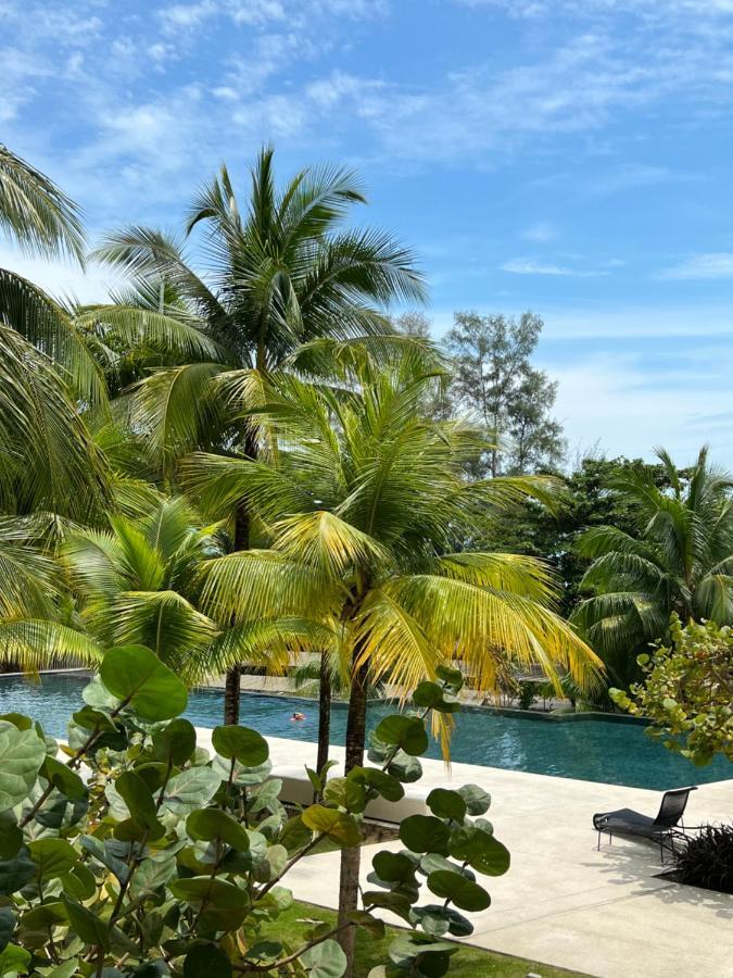 By The Sea Beachfront Designer Suites Penang - Managed By Art Of Tree Batu Ferringhi Exterior foto