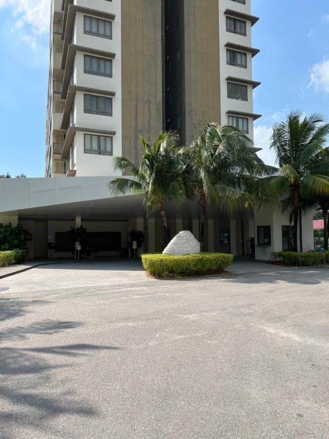 By The Sea Beachfront Designer Suites Penang - Managed By Art Of Tree Batu Ferringhi Exterior foto